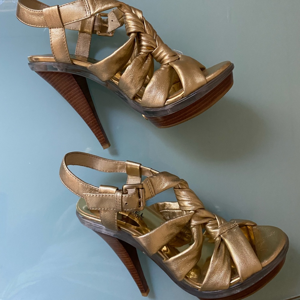 Michael Kors Gold  Knot Heels 4 “ Size 6